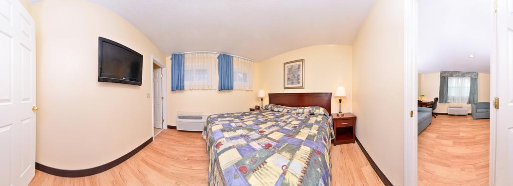 Tower Inn And Suites Of Guilford / Madison Екстер'єр фото